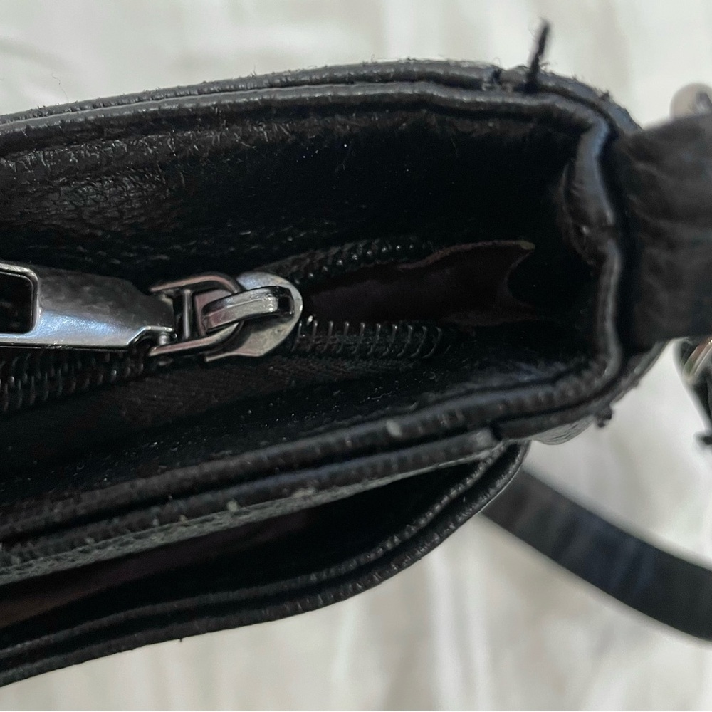 Elegant Black Cross Body Bag - Picture 12 of 16
